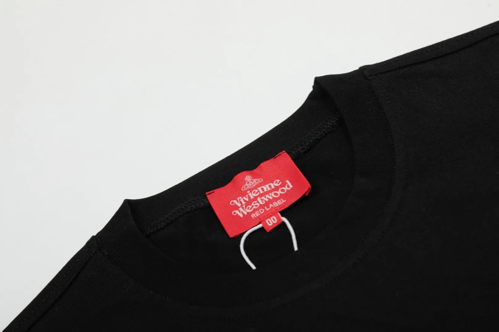 VIVI 149# "Exclusive Style" vivienne west wood Queen Mother of the West Vivienne Saturn large letter printed short sleeves. Full series of correct accessories. Every detail is completely restored. Straightforward to full Size: XS-L